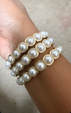 Elastic pearls bracelet